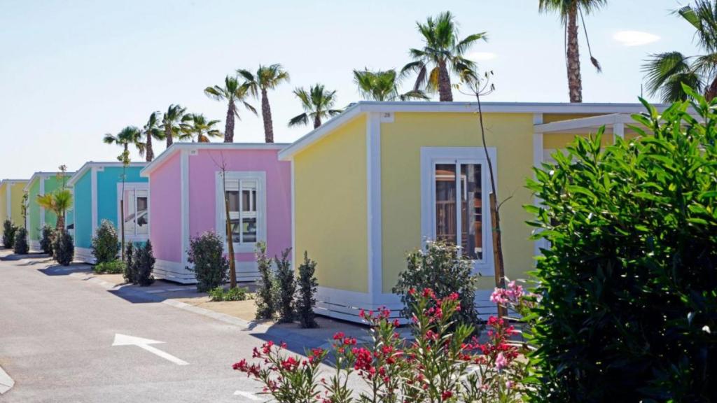 Casitas de colores en Alannia Resorts Costa Blanca.
