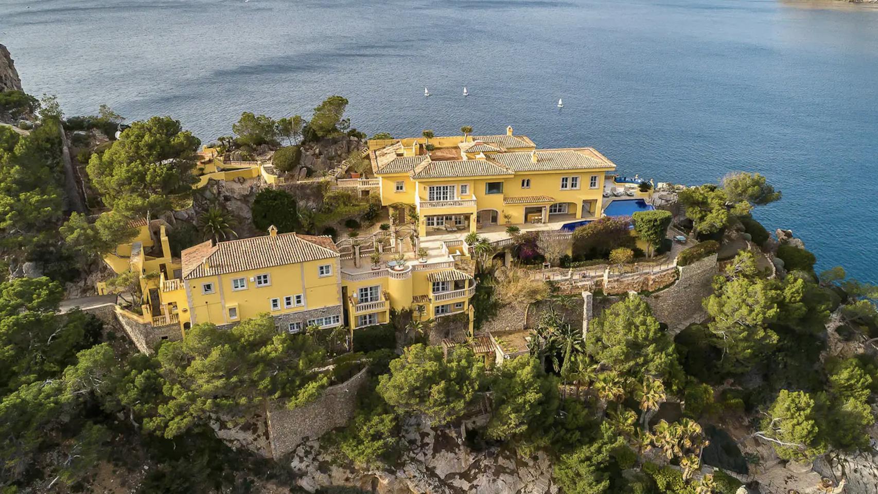 Entramos en el Castillo Amarillo, la estancia de lujo situada en España donde se alojó Lady Di y se rodó 'The Crown'