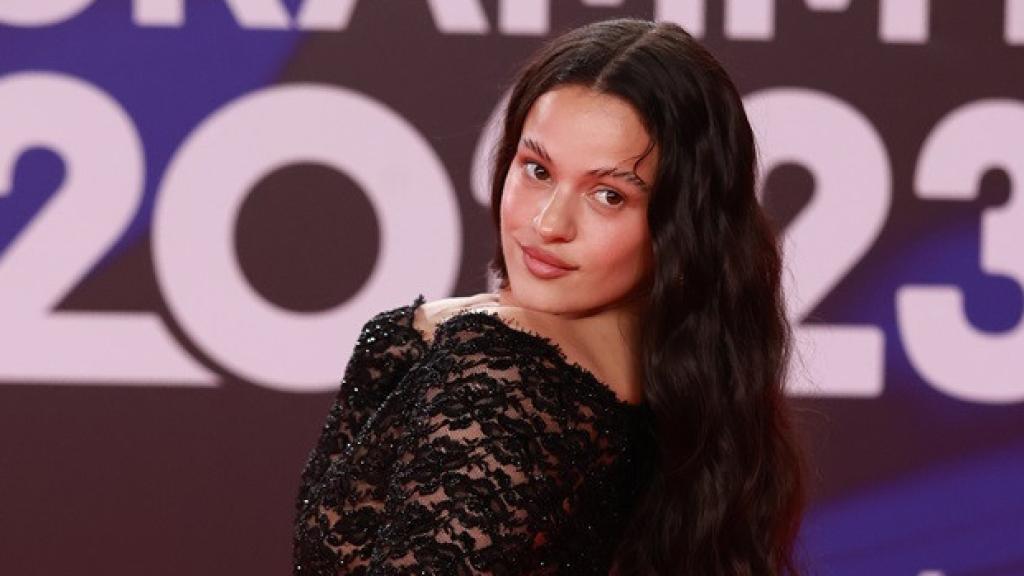 La cantante Rosalía posa durante el 'photocall' previo a la gala de entrega de los Latin Grammy 2023.