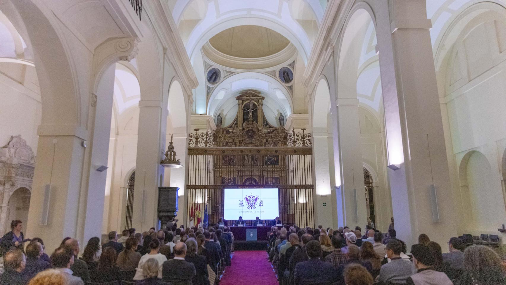 Las imágenes de la reunión de Velázquez con los agentes culturales de la ciudad
