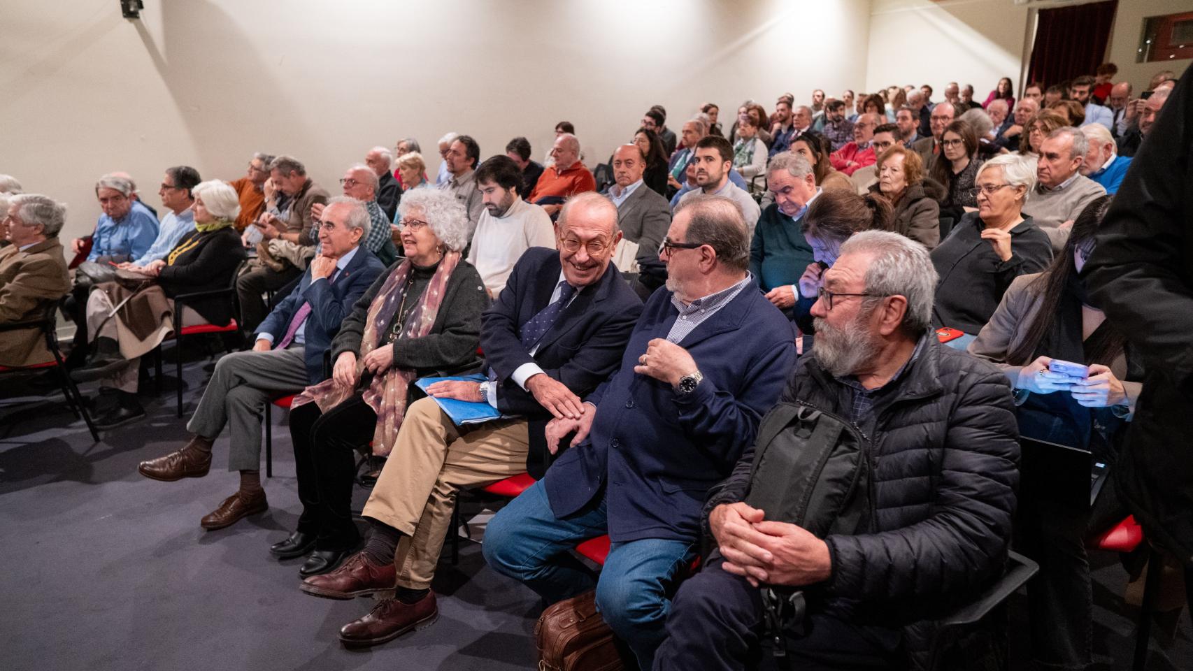 Perspectiva de la primera fila del acto organizado por el colectivo 'Fernando de los Ríos'.
