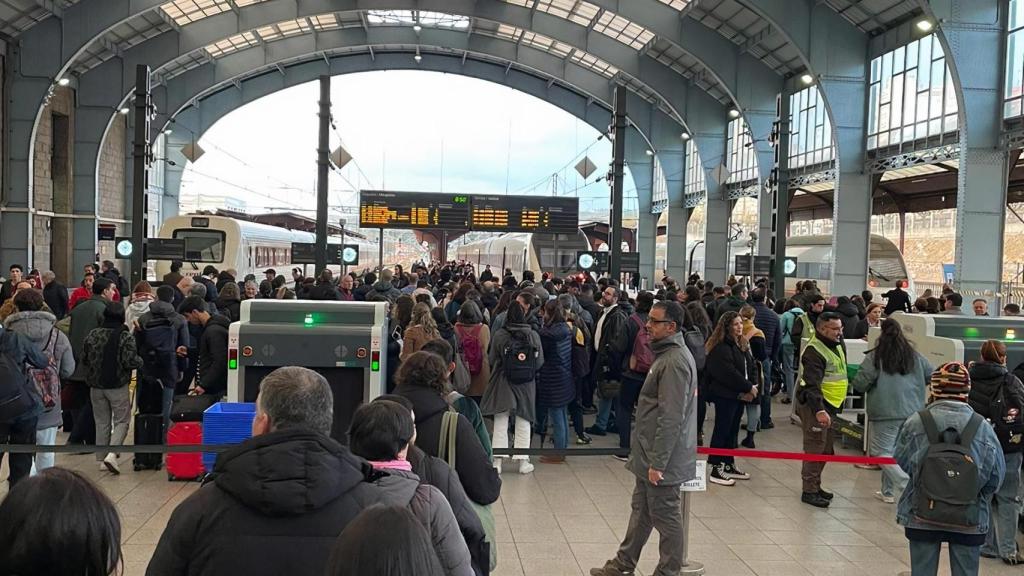 Colas en la antigua estación de A Coruña.