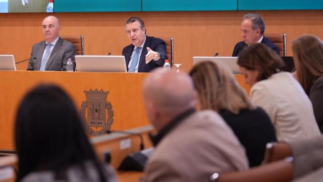 El presidente de la Diputación, Javier Fernández de los Ríos (PSOE), durante el pleno celebrado este martes.