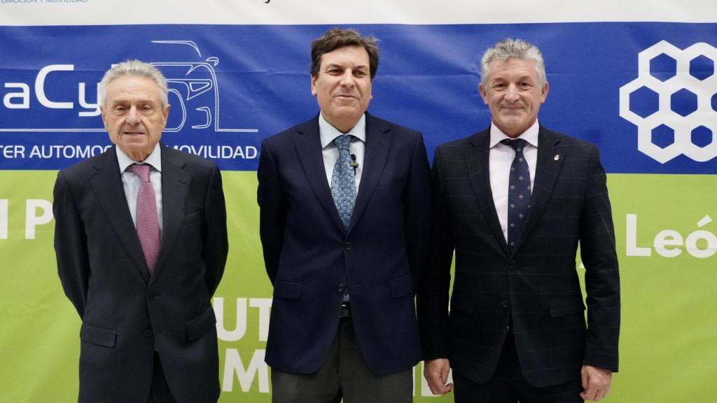Félix Cano, Carlos Fernández Carriedo y Sarbelio Fernández, alcalde de Arroyo