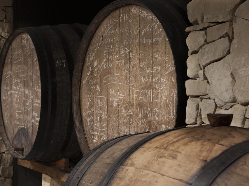 Ruta del Vino de Alicante. Bodegas Monóvar. Barriles de fondillón