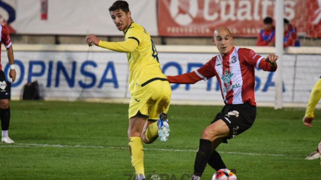 Asier Etxaburu durante el partido entre el Zamora CF y el Villarreal CF en Copa del Rey 2023