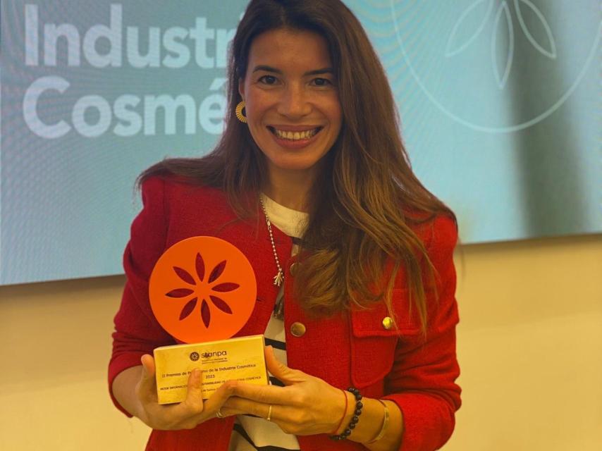 La periodista Ana de Santos Gilsanz durante los ' II Premios de Periodismo de la Industria Cosmética' de Stanpa.