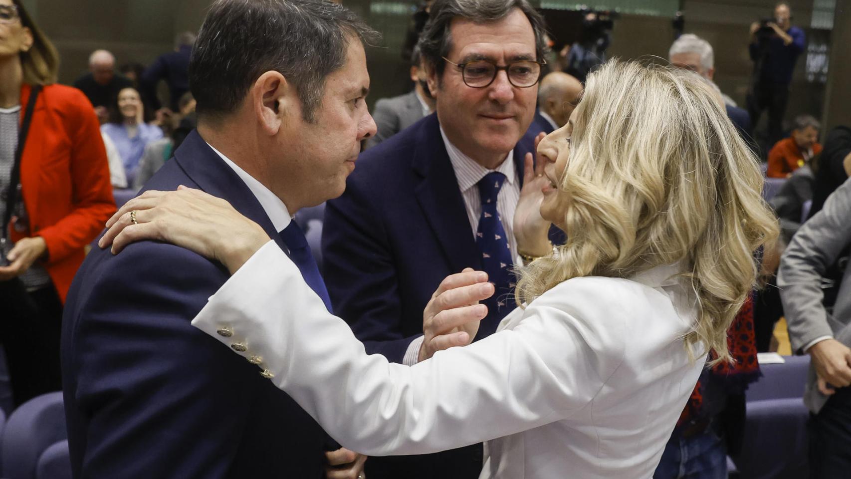 Gerardo Cuerva y Antonio Garamendi, presidentes de Cepyme y CEOE, con Yolanda Díaz, vicepresidenta segunda del Gobierno y ministra de Trabajo.