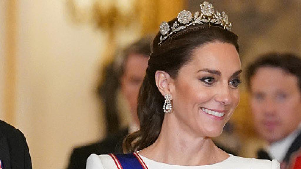 La Princesa de Gales, junto al Príncipe William, en la cena de gala.
