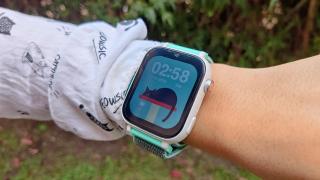 SaveWatch Plus tiene un tamaño considerable pero es muy ligero