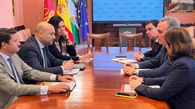 El equipo de Vox y el del PP negocian los Presupuestos de Sevilla esta semana.
