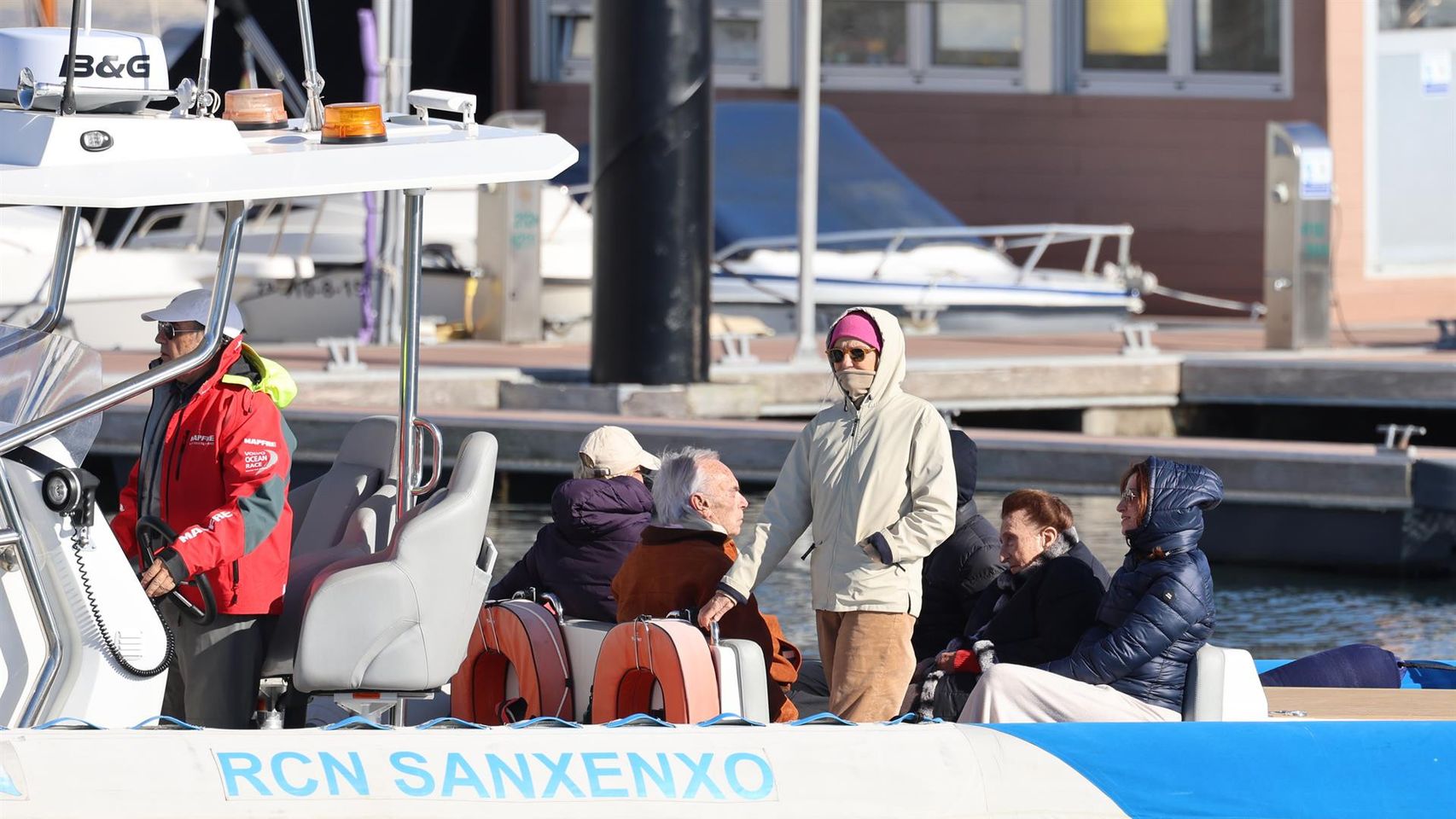 Carlos Zurita y la Infanta Margarita navegando en Sanxenxo, a 22 de noviembre de 2023.