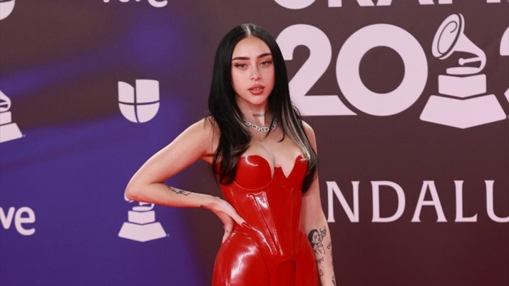 La cantante Nicki Nicole durante el photocall previo a la gala de entrega de los Latin Grammy 2023.