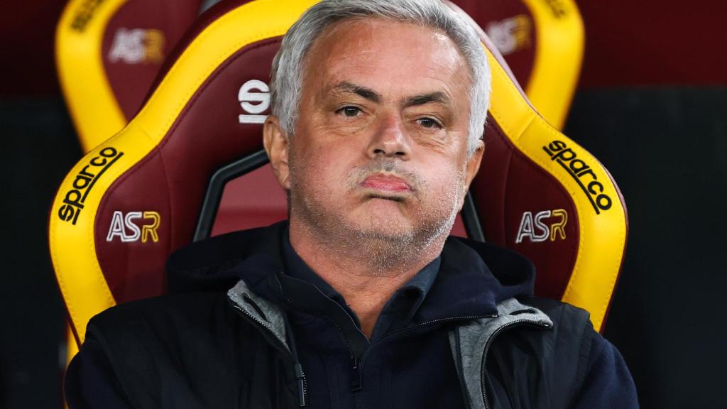 Mourinho, en el banquillo de la Roma