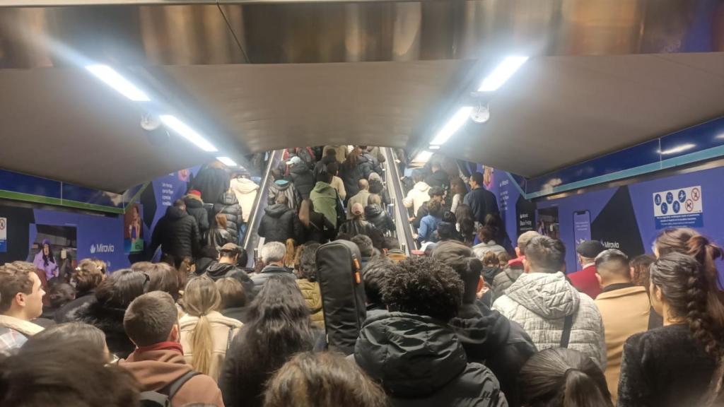 Una salida del Metro de Gran Vía.
