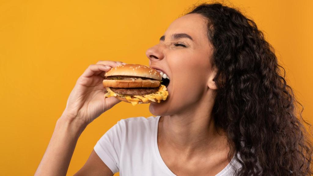 Algunas personas ingieren excesos de calorías sin aparentemente engordar.