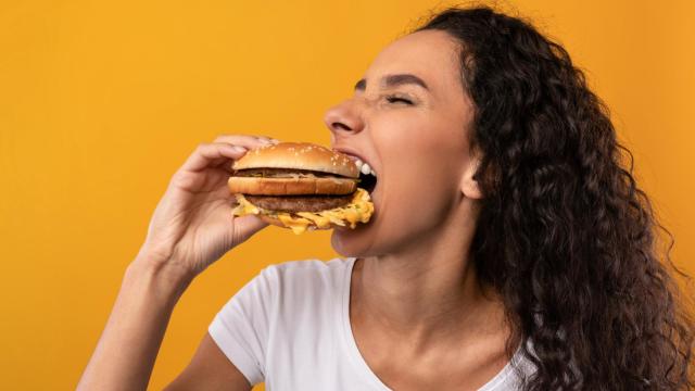 Algunas personas ingieren excesos de calorías sin aparentemente engordar.
