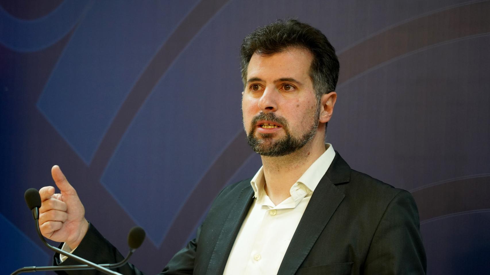 Luis Tudanca atiende a los medios de comunicación tras reunirse con diversos colectivos LGTBi