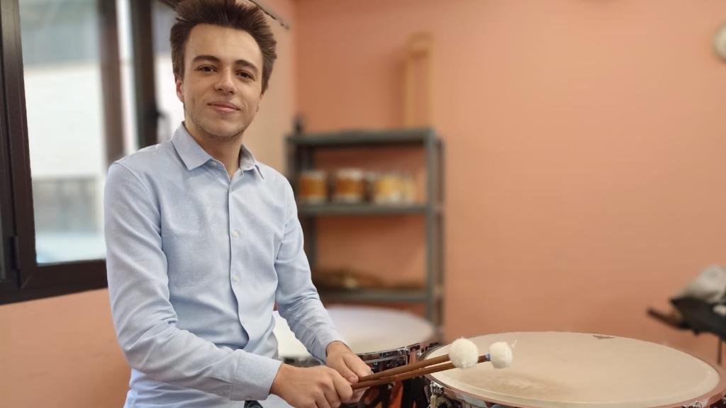 Sergio González, compositor y director de banda y orquesta sinfónica con 19 años
