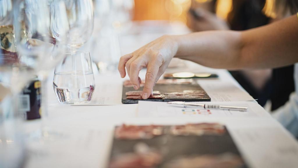 Catando jamón ibérico de Enrique Tomás