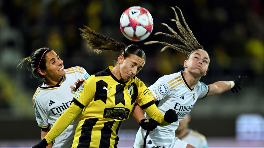 Kenti Robles y Athenea del Castillo, durante el Hacken - Real Madrid