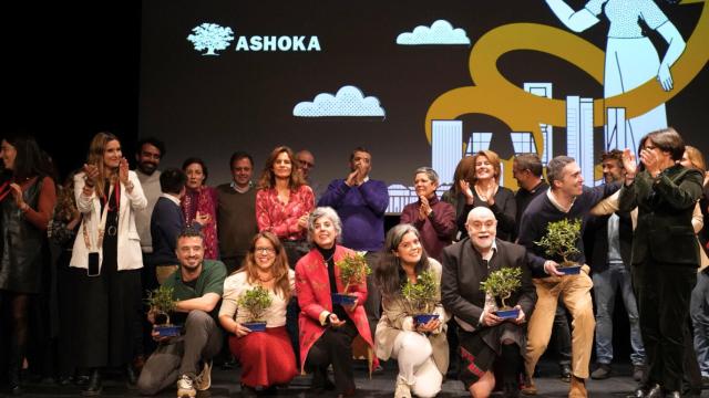 Todos los Ashoka Fellows en el escenario durante el acto del pasado 20 de noviembre.