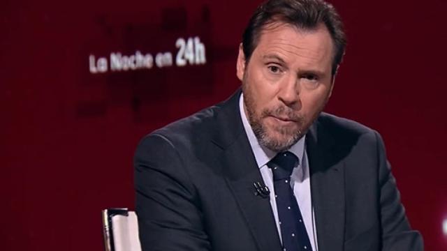 El ministro de Transportes, Óscar Puente, durante su entrevista en 'La Noche en 24 horas'.