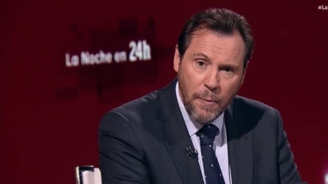 El ministro de Transportes, Óscar Puente, durante su entrevista en 'La Noche en 24 horas'.