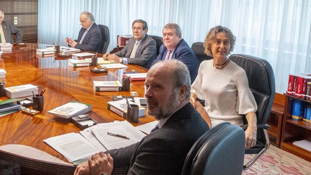 El Pleno del TC, con Juan Carlos Campo en primer plano, en una imagen de archivo./