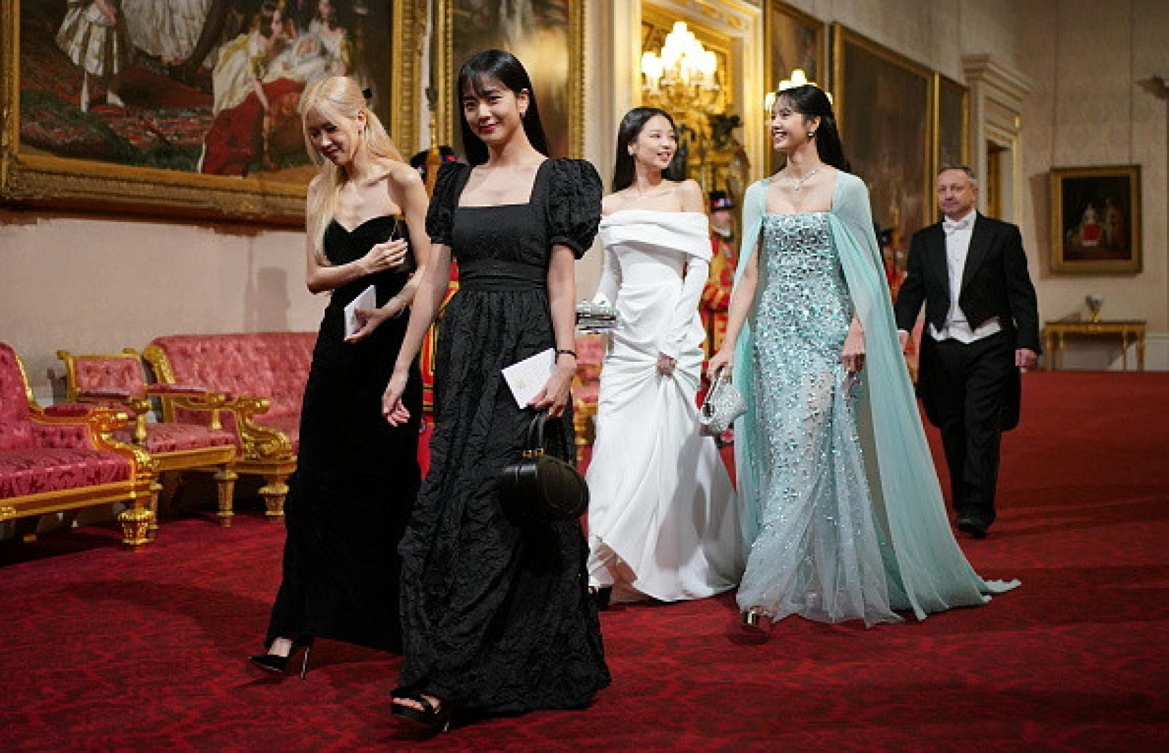 Blackpink en la cena de gala en Buckingham.