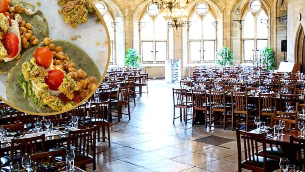 El comedor del centro y uno de los platos.