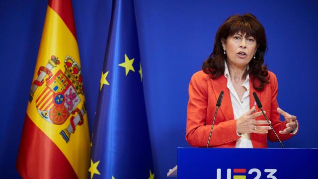 La ministra de Igualdad, Ana Redondo, durante una rueda de prensa este viernes.