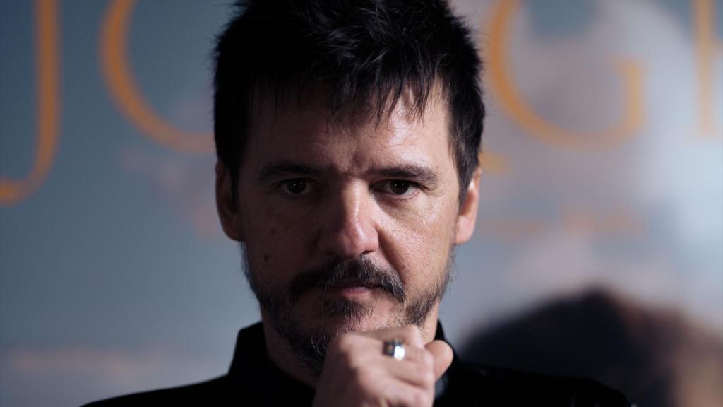 El cantautor Coque Malla durante una entrevista con Europa Press, en Warner Music, a 11 de enero de 2023, en Madrid.