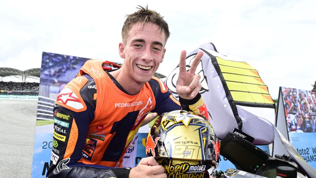 Pedro Acosta, tras proclamarse campeón del mundo de Moto2 en el Gran Premio de Malasia.