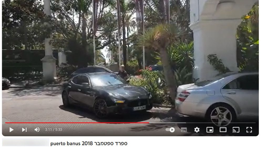 Captura de pantalla de un vídeo subido por el padrastro del detenido junto a amigos israelíes en Puerto Banús.