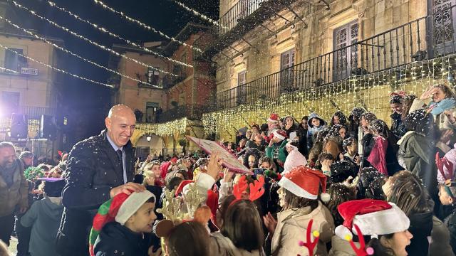 El alcalde de León enciende el alumbrado navideño