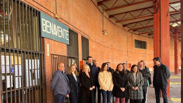 Visita de la consejera a la estación de autobuses de Benavente