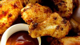 Productos como la salsa barbacoa pueden llevar estos aditivos.