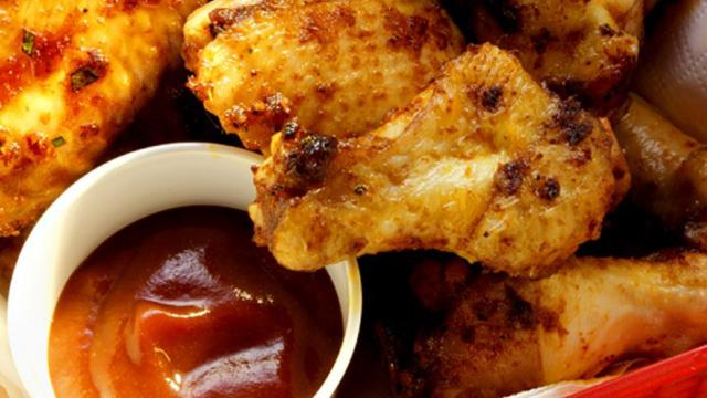 Productos como la salsa barbacoa pueden llevar estos aditivos.