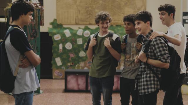 Así es 'La caja de arena', la serie que estrenan Neox y atresplayer y que visibiliza el bullying en adolescentes