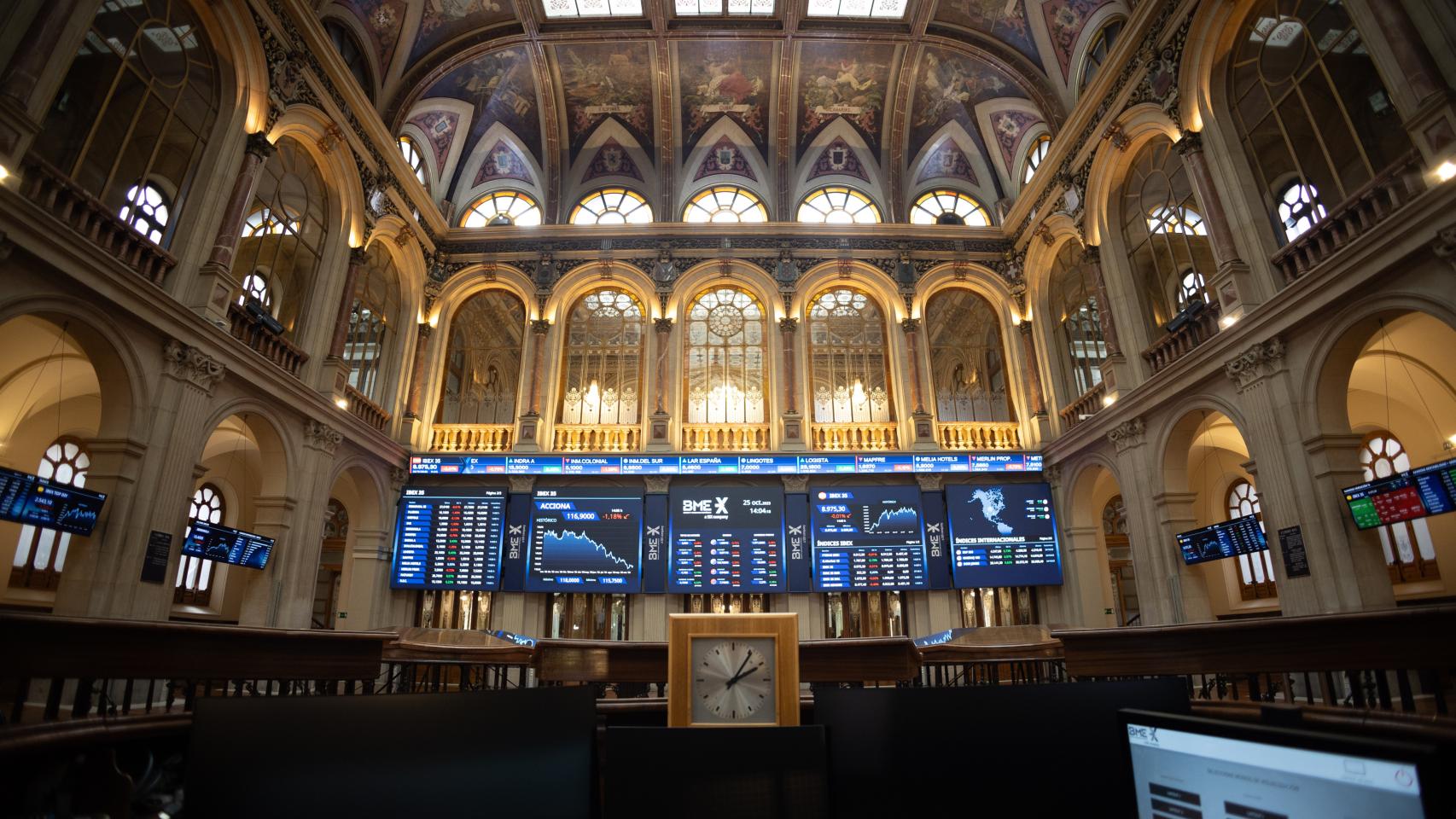 Un panel del Ibex 35, en el Palacio de la Bolsa de Madrid.