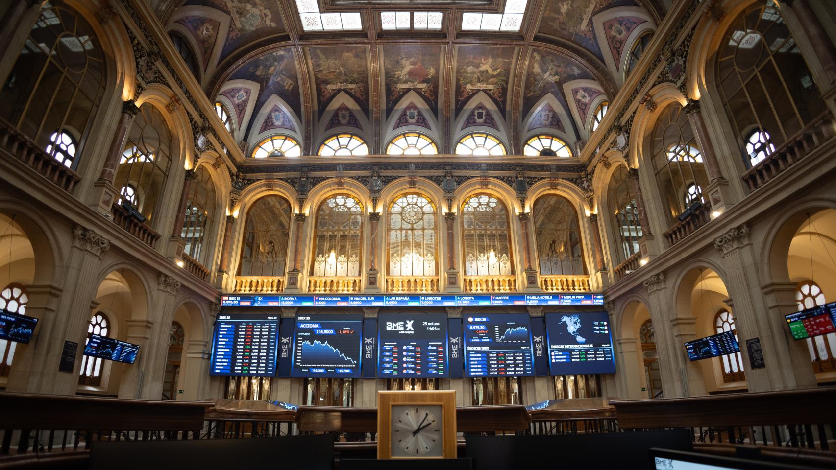Un panel del Ibex 35, en el Palacio de la Bolsa de Madrid.