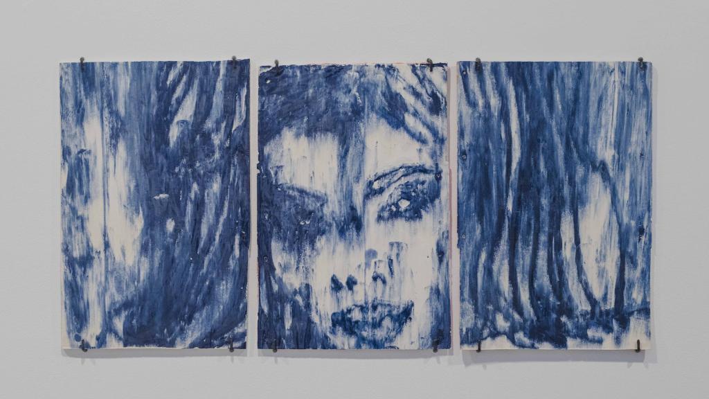 Pieza creada por Ghada Amer, en la Galería Ana Serratosa. EE
