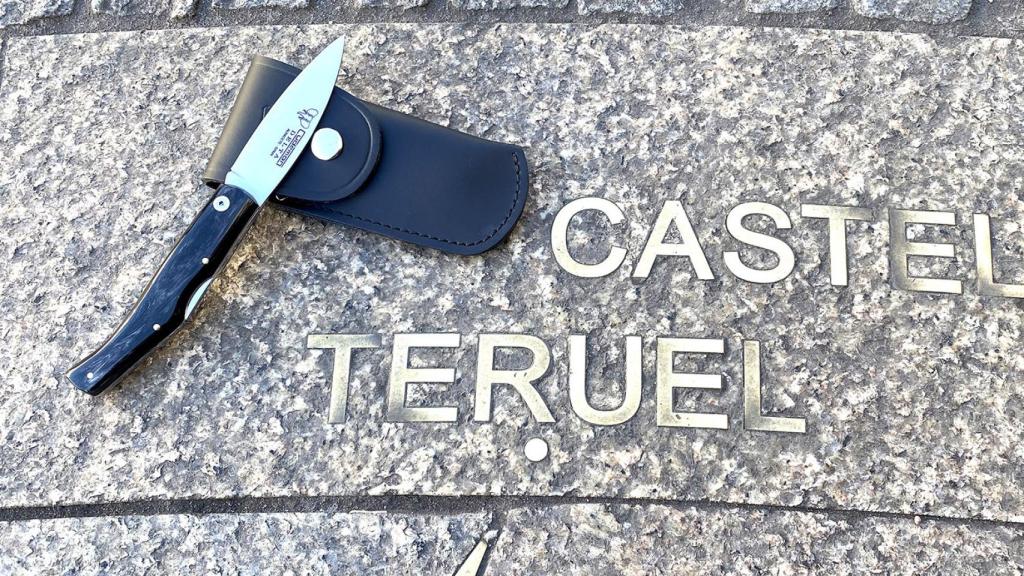 La navaja que han regalado a Isabel Díaz Ayuso.