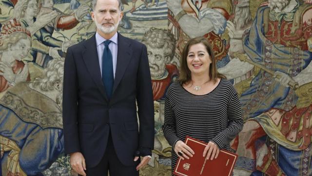 Felipe VI recibe a la presidenta del Congreso, Francina Armengol, que le comunicó el resultado de la votación de la investidura del candidato a la Presidencia del Gobierno, el pasado 16 de noviembre.