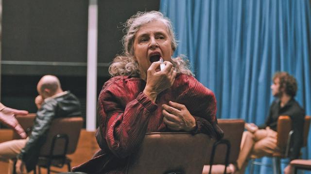 Elena Córdoba,  en un ensayo  de 'Los gestos'. Foto: Luz Soria