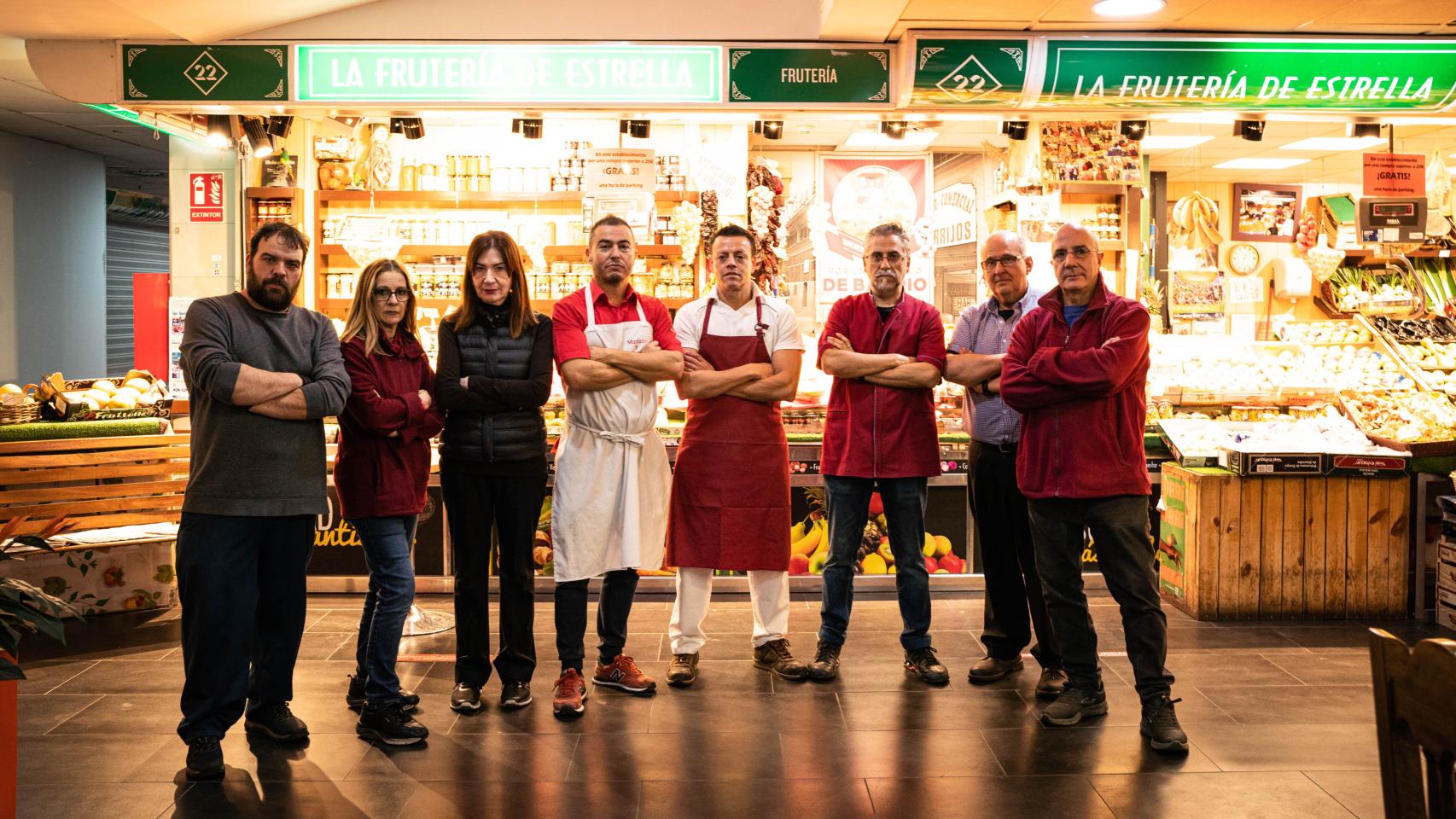 Los comerciantes que mantienen sus negocios en el Mercado de Torrijos, en el distrito de Salamanca (Madrid).