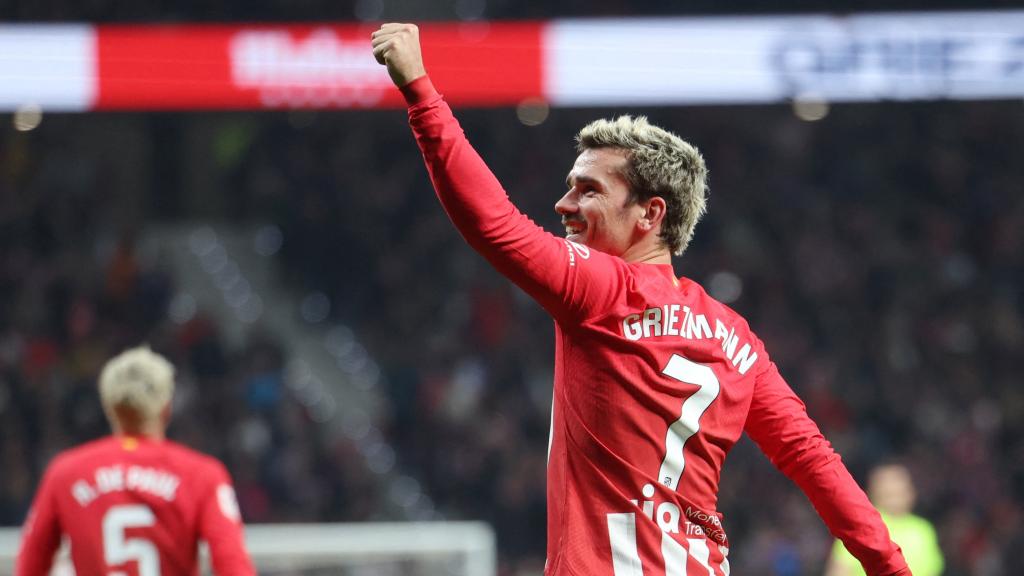 Griezmann levanta el brazo tras marcar frente al Mallorca.