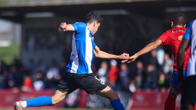 El Atlético Saguntino golea al equipo blanquiazul (3-1).