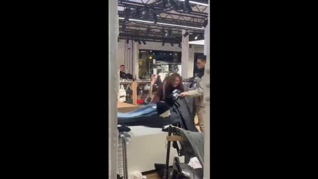 Una mujer destroza una tienda Bershka en Burgos: Voy a muerte